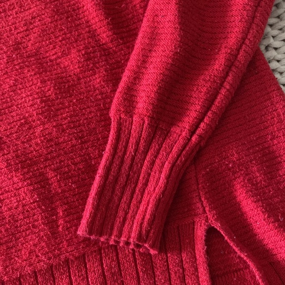 Pair of sweaters(2) - Picture 3 of 6